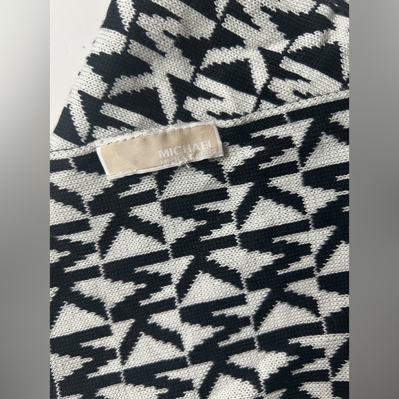 Michael Kors Scarf MK Monogram Reversible Knit Logo Black & White - Picture 2 of 4